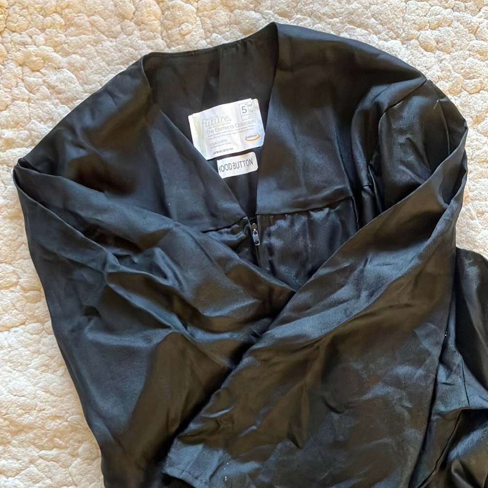 Graduation gown black size 5 (small)